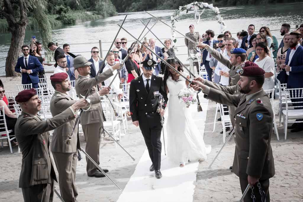picchetto d'onore al matrimonio del corpo militare dei paracadutisti